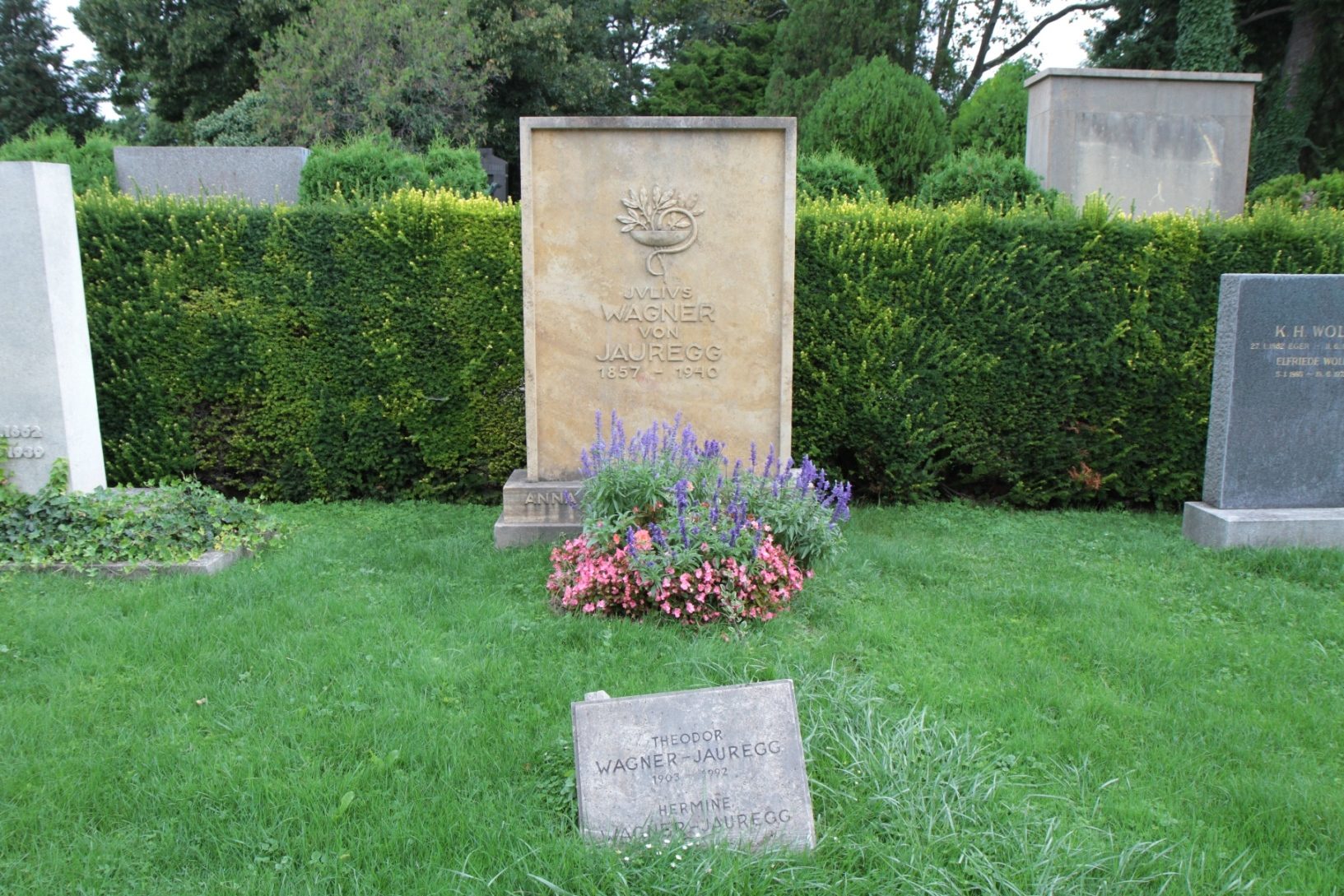 Julius%20Wagner-Jauregg%27s%20tomb%2C%20Vienna%20-%2002.JPG